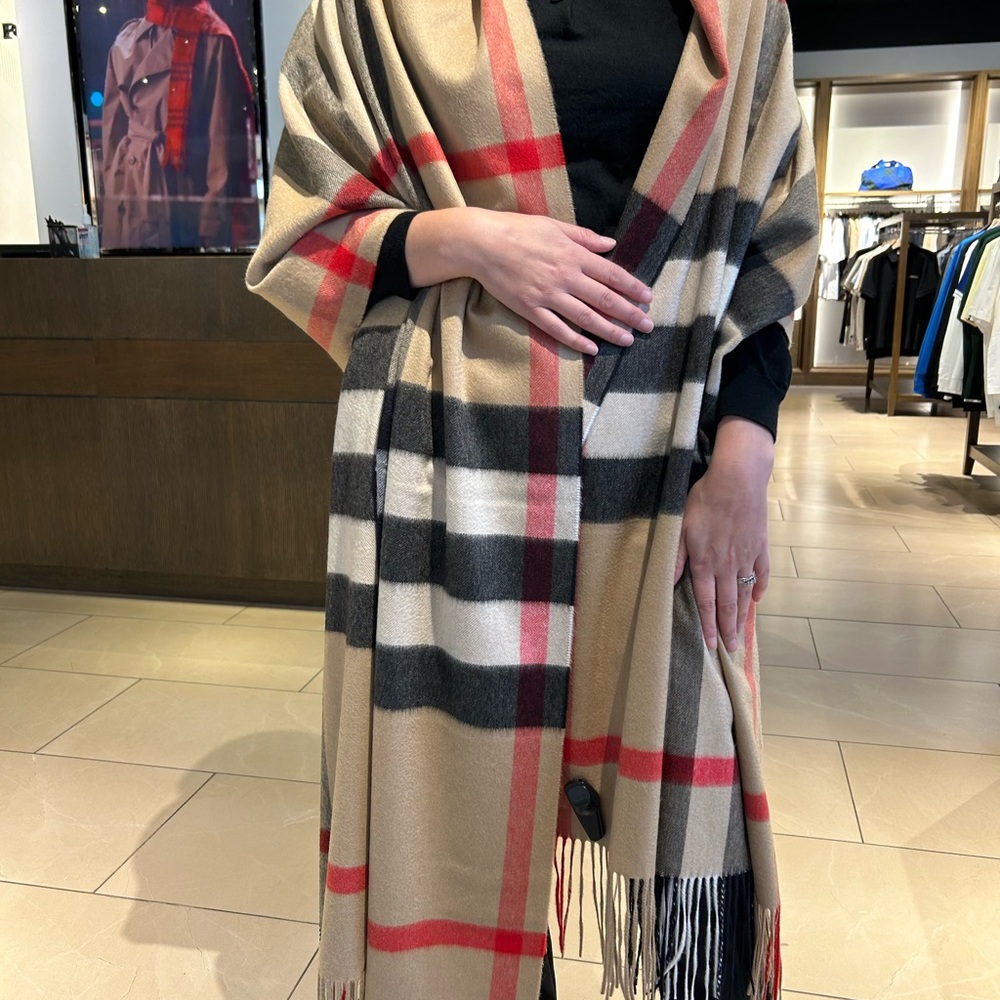 Burberry classic check scarf 🧣 - Picture 3 of 4